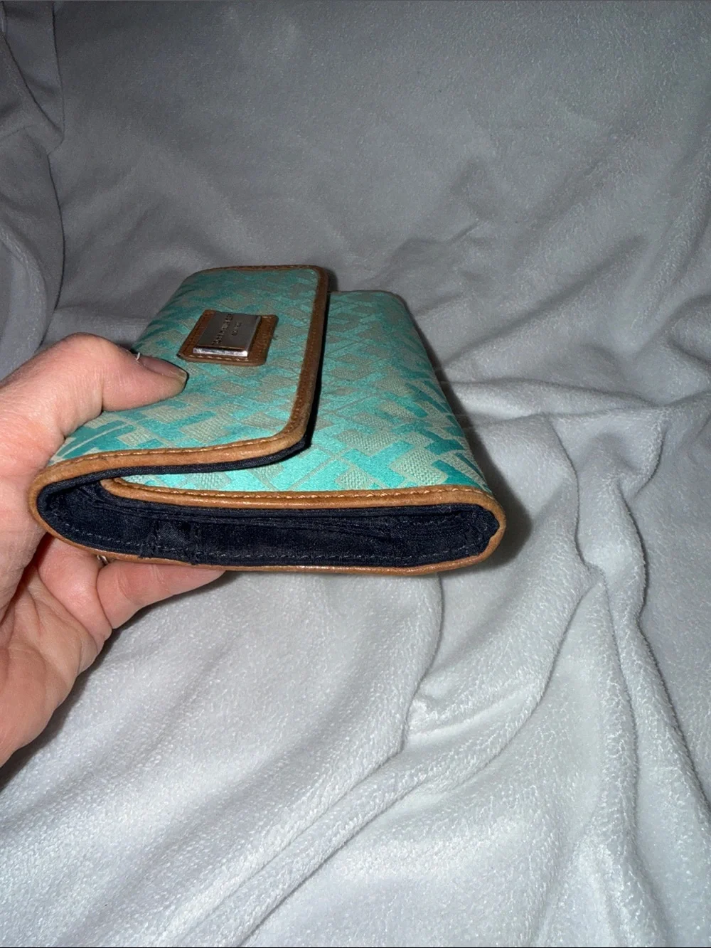 TOMMY HILFIGER Teal signature Wallet with Brown Trim multi cards checkbook